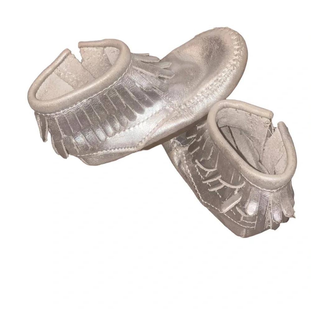 Minnetonka Toddler Aria Silver Fringe moccasin Booties